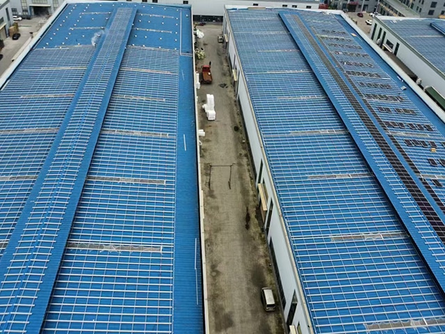 https://www.keruisteel.com/wp-content/uploads/2025/02/photovoltaic-roof-plant-1.jpg
