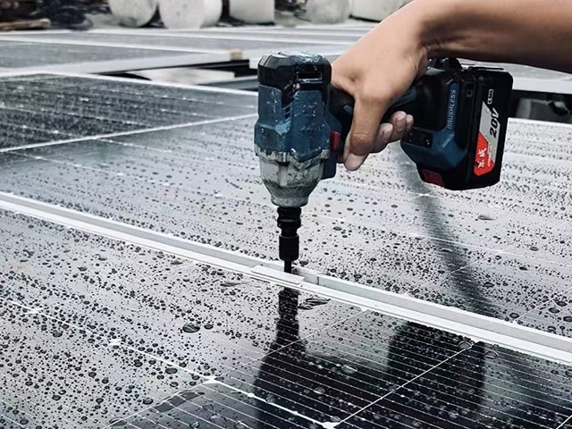 https://www.keruisteel.com/wp-content/uploads/2025/02/photovoltaic-roof-plant-3.jpg