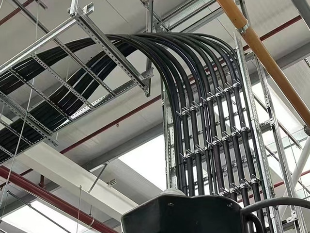 https://www.keruisteel.com/wp-content/uploads/2025/02/photovoltaic-roof-plant-7.jpg