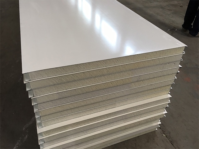 https://www.keruisteel.com/wp-content/uploads/2025/02/polyurethane-sandwich-panel-1.jpg