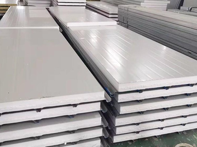 https://www.keruisteel.com/wp-content/uploads/2025/02/polyurethane-sandwich-panel-6.jpg