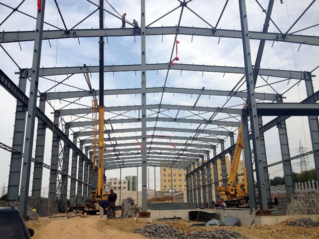 https://www.keruisteel.com/wp-content/uploads/2025/02/steel-structure-workshop-2.jpg