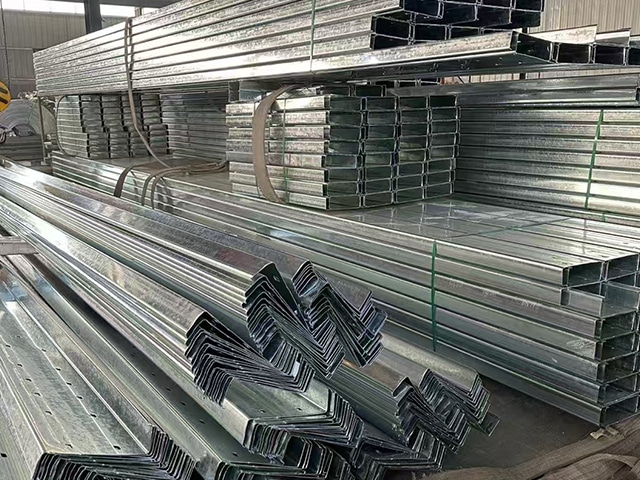 https://www.keruisteel.com/wp-content/uploads/2025/02/z-shaped-steel-3.jpg