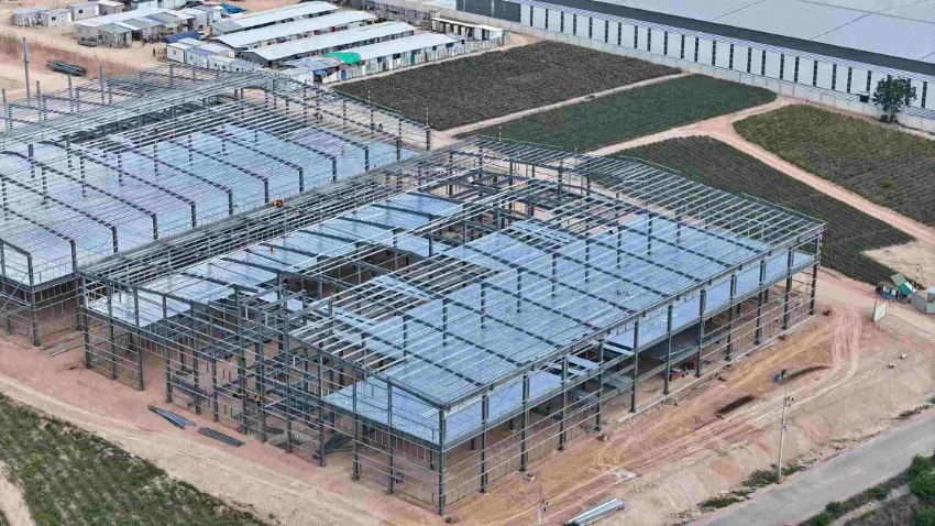 How Can Steel Warehouse Selection Cut Build Risk