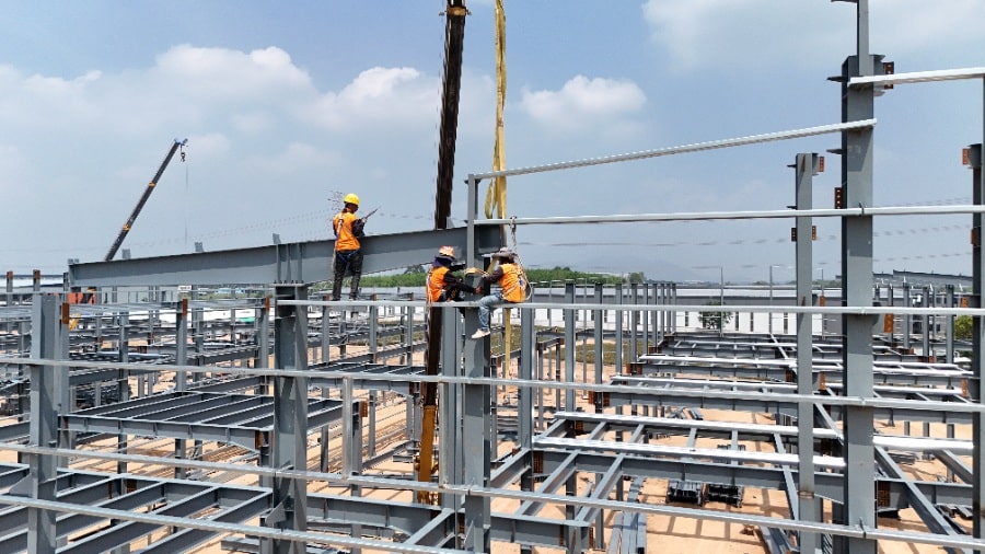 Why Steel Structure Fabrication Needs Roof and Wall Details